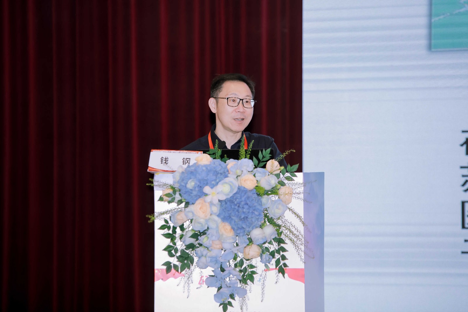钱钢.jpg